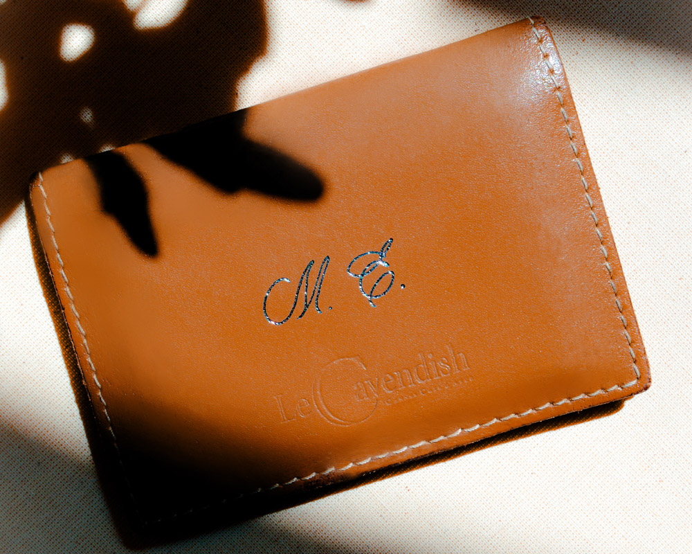 cadeau personnalisé porte-feuille initiales dorure