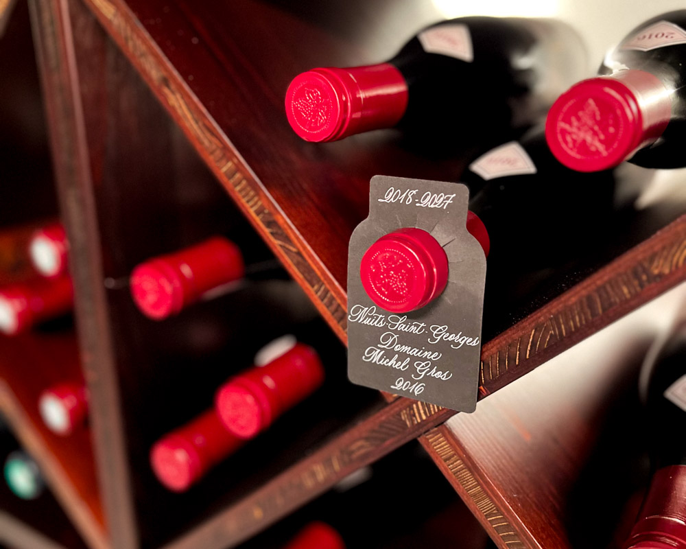 Etiquette calligraphiée cave à vin alpes maritimes