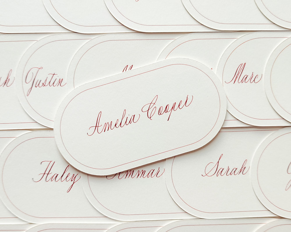 Name tag évènement cannes lions rouge écrit à la main