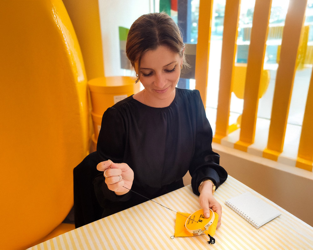 Borderie calligraphiée artiste saint tropez